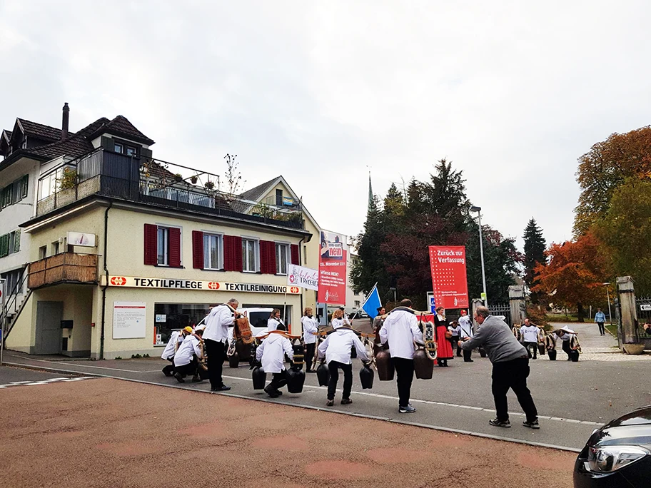 Kundgebung von Freiheitstrychlern in Wädenswil, November 2021.