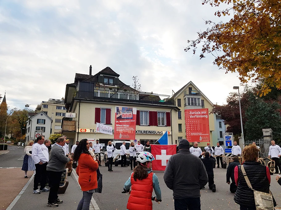 Kundgebung von Freiheitstrychlern in Wädenswil, November 2021.