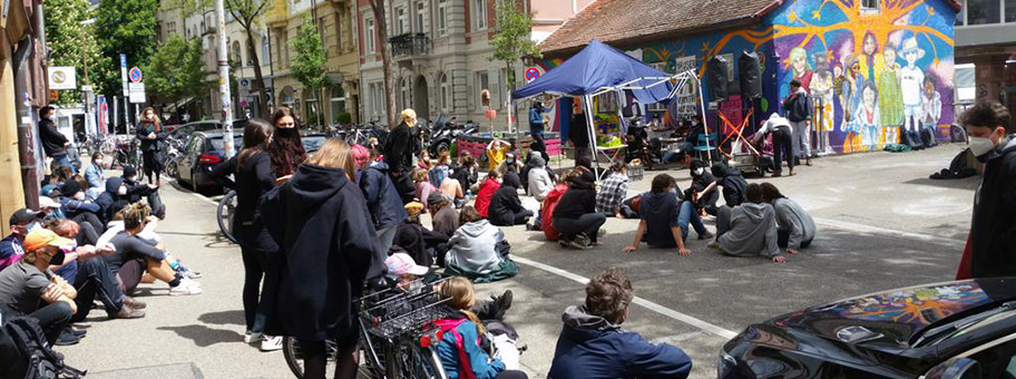 Aktionstag am 25.05 an der Gartenstrasse 19 in Freiburg.