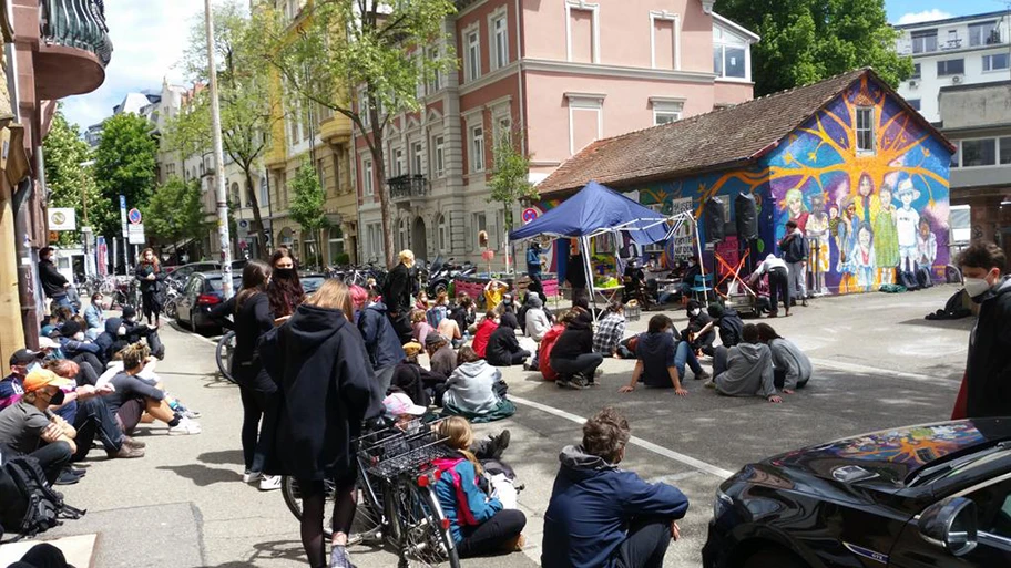 Aktionstag am 25.05 an der Gartenstrasse 19 in Freiburg.