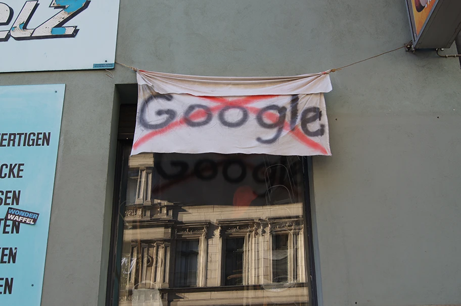 Anti Google Banner in Berlin, 2021.