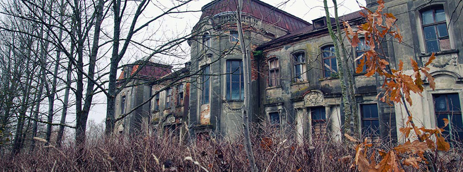 Verfallenes Herrenhaus in Weissrussland.