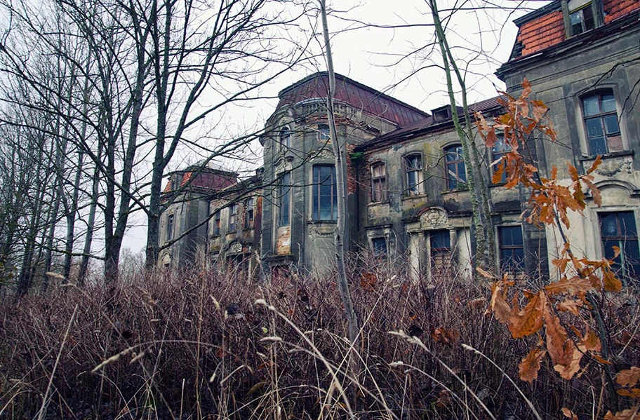 Verfallenes Herrenhaus in Weissrussland.