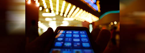 Mobilfunk und Applikationen als Teil des technologischen Angriffs.