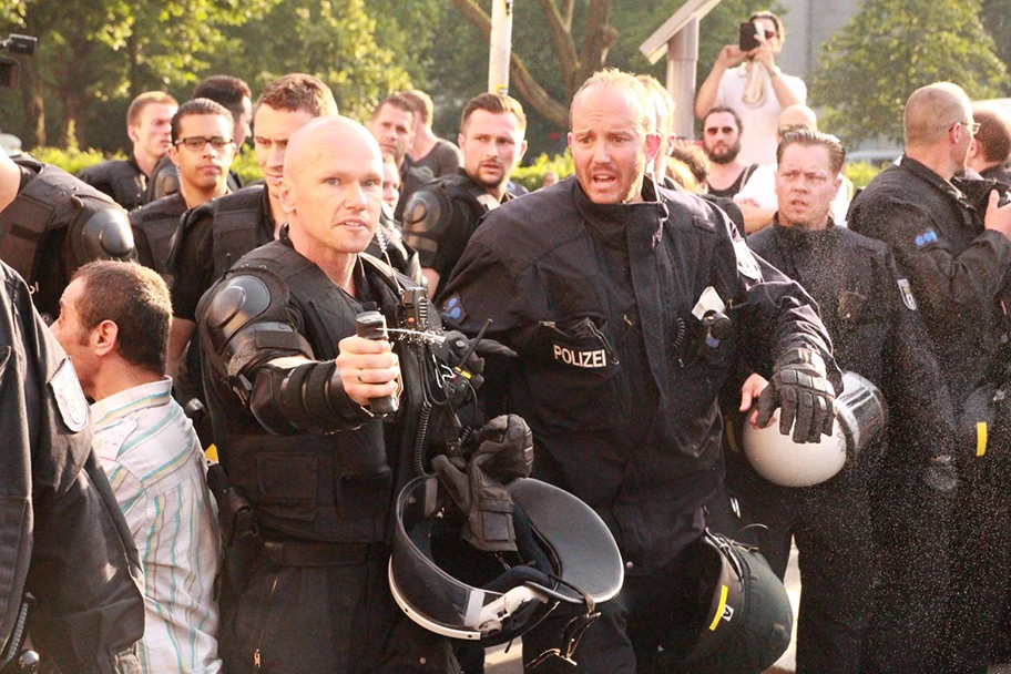 Polizeieinsatz während der kurdischen Demonstration am 9. Juni 2014 in Berlin.