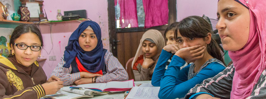 Englischunterricht nach der Schule, betreut von der Jugendorganisation Nashet.