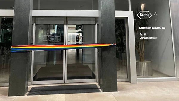 Eingang des Pharmakonzerns Hoffmann La-Roche in Basel.