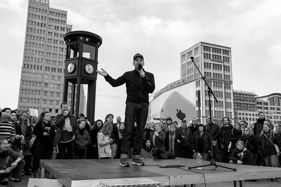 Ken Jebsen am Potsdamer Platz. Im Netz kommen seine Videos regelmässig auf über 100.000 Klicks.