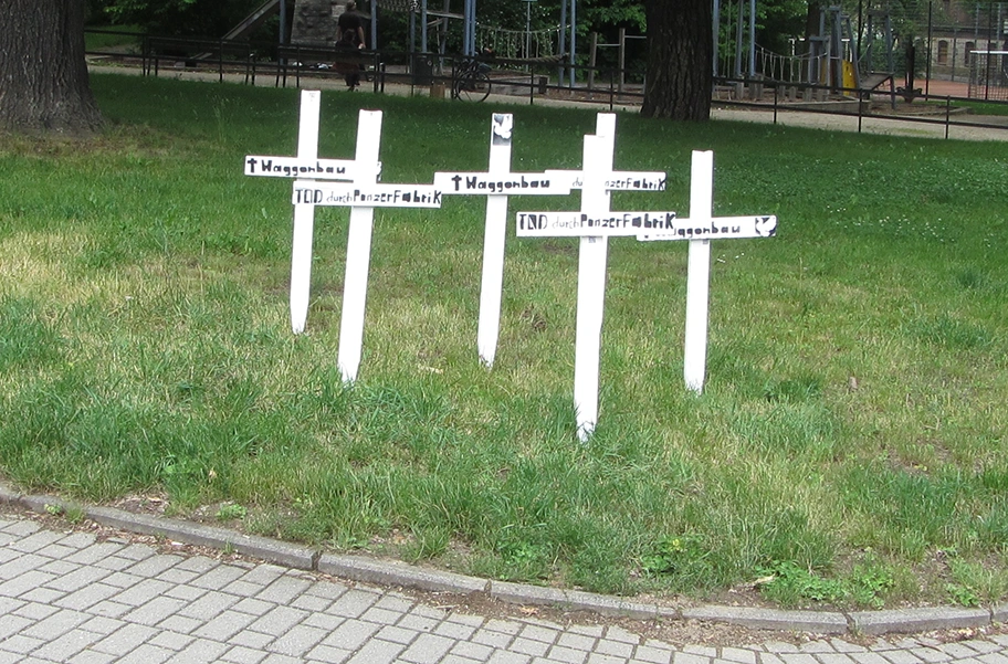 Kreuze gegen den Krieg.