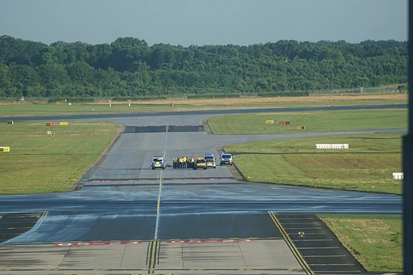 Blockade der Rollbahn auf dem Flughafen in Hamburg, 13, Juni 2023.