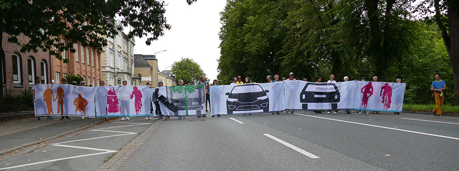 Aktion auf der Schiessgrabenstrasse in Lüneburg am 17. September 2023.