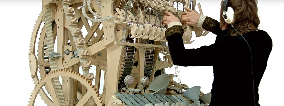 Die Marble Machine mit seinen 200 Murmeln des jungen Schweden Wintergatan.