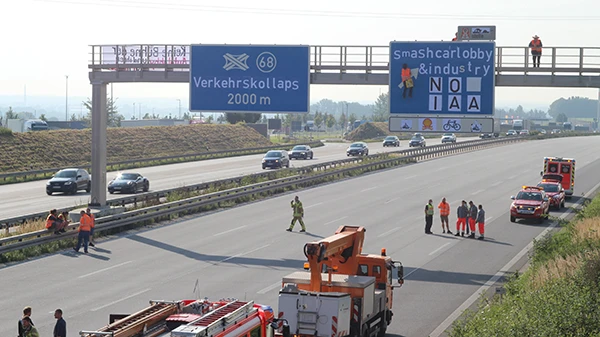 Zu Beginn der IAA blockieren Aktivist:innen von Aktion Autofrei Autobahnen um München an 5 verschiedenen Punkten.