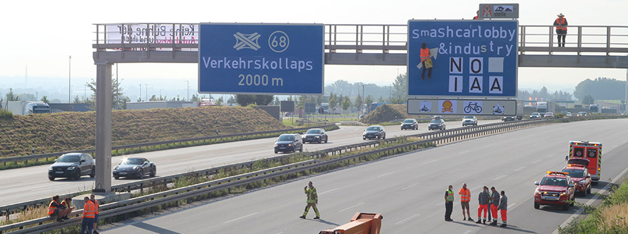 Zu Beginn der IAA blockieren Aktivist:innen von Aktion Autofrei Autobahnen um München an 5 verschiedenen Punkten.