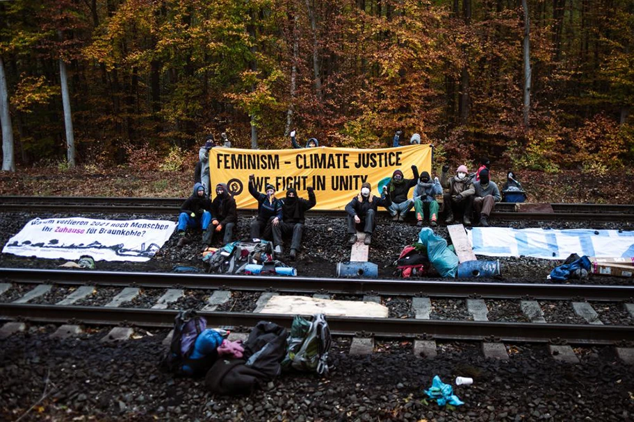 Schienenblockade des Kohlekraftwerks Neurath am 5. November 2021.