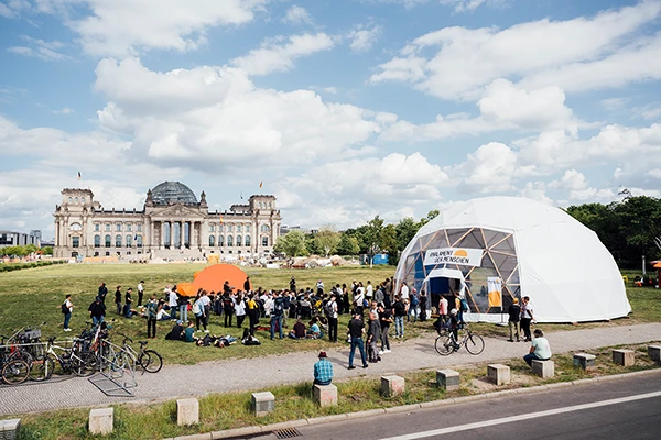 Erstes Parlament der Menschen im Mai/Juni 2025.