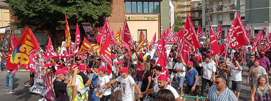 Demonstration der italienischen Basisgewerkschaften USB und SI Cobas in Piacenza gegen die staatliche Repression, 23.