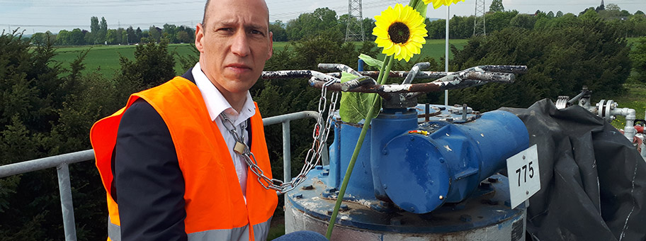 Wolfgang Metzeler dreht friedlich die Pipeline RMR in der Nähe von Pulheim in NRW ab.