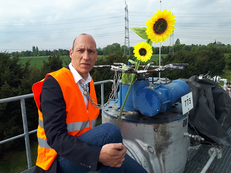 Wolfgang Metzeler dreht friedlich die Pipeline RMR in der Nähe von Pulheim in NRW ab.