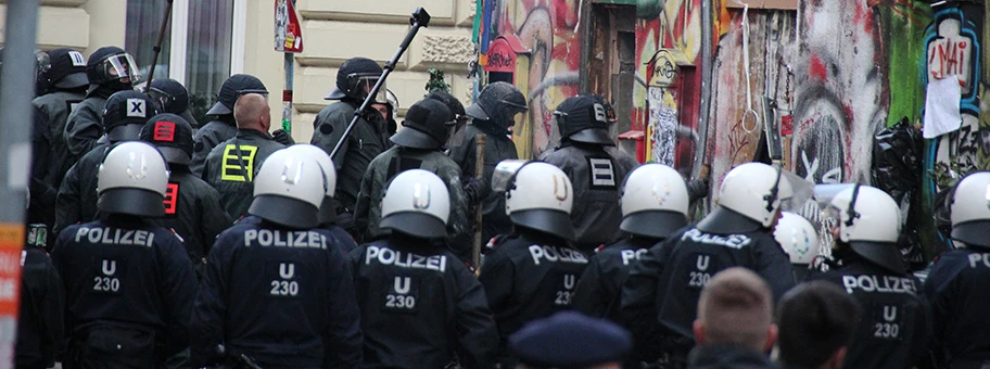 Polizeiliche Räumung der Pizzeria Anarchia in Wien.