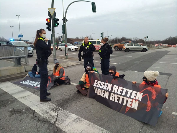 Blockade der Letzten Generation auf der A100 an der Beusselstrasse, 31. Januar 2021.