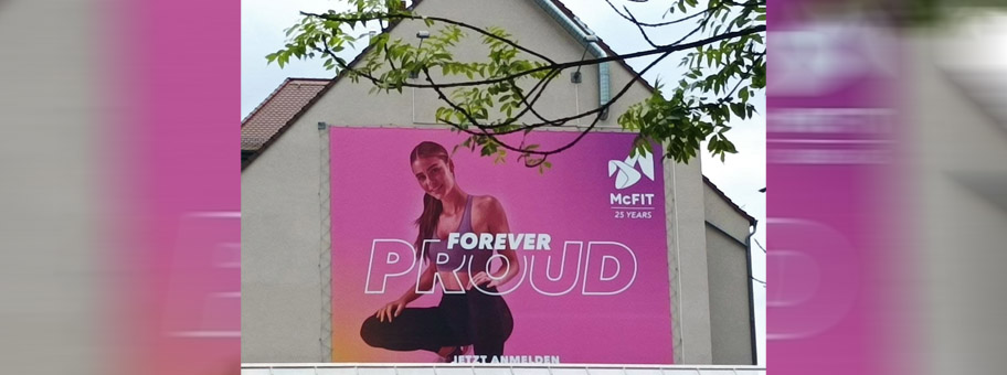 Plakatwerbung für ein Fitnessstudio.