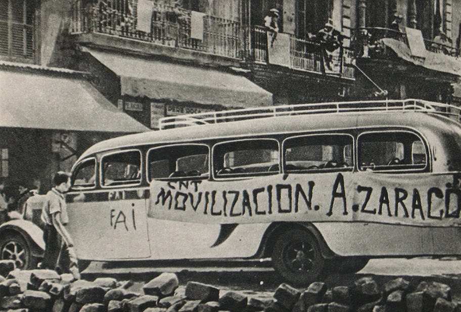 Gewerkschaftsbus der anarchosyndikalistischen CNT-FAI in Barcelona im August 1936.