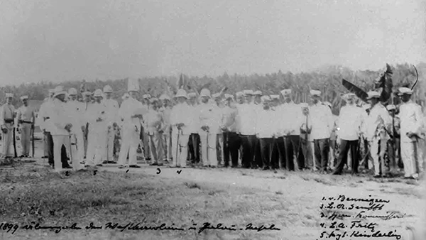 Übergabe der Westkarolinen und Palauinseln am 3. November 1899 auf der Insel Yap.