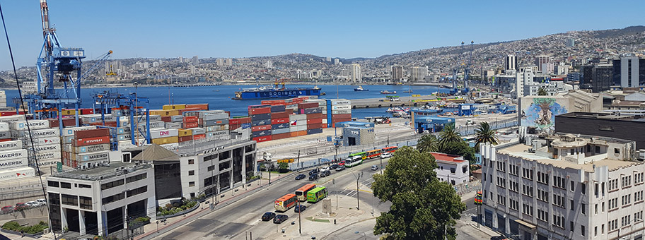 Die Hafenstadt Valparaiso in Chile.