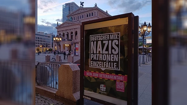 Ad-Busting zum Veteranentag in Berlin, Juni 2025.