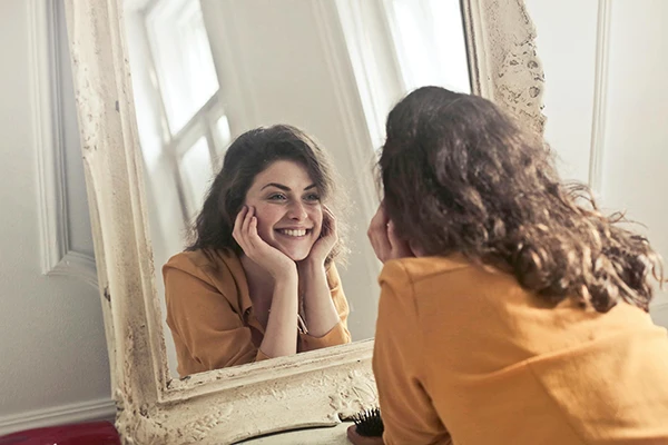 Selbstliebe beginnt mit einem liebevollen Blick auf uns selbst – und mit der Erkenntnis, dass wir gut sind, so wie wir sind.